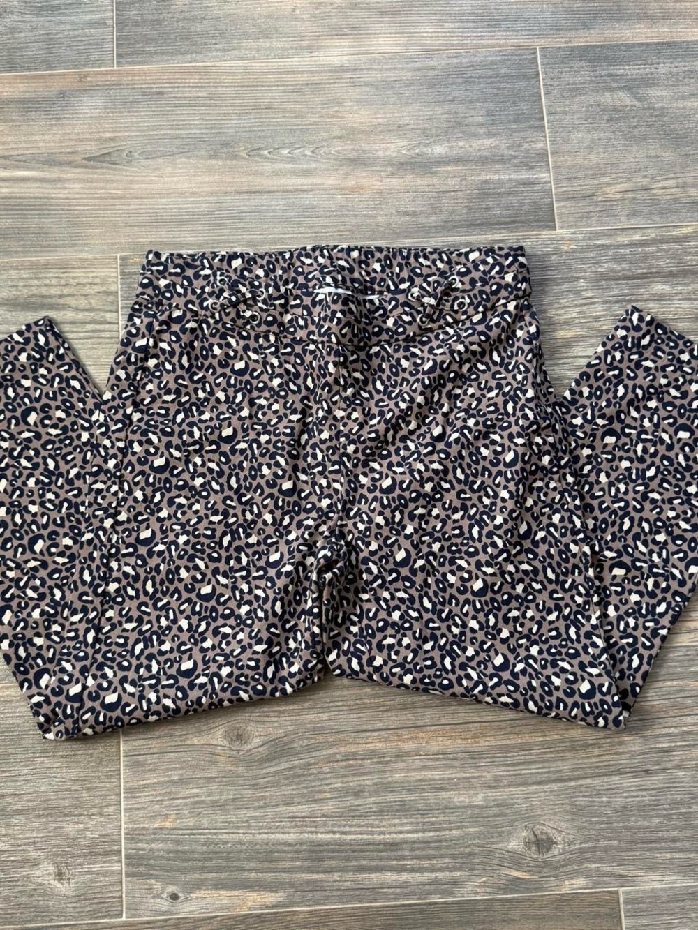 Vintage 90s 2000s Leopard Print women’s capri pants - Black and Brown
